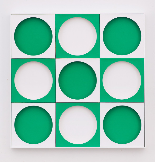 o. T. (Green Jump), <p>2020, lacquer, board, wood, 75 x 75 x 5,5 cm</p>

